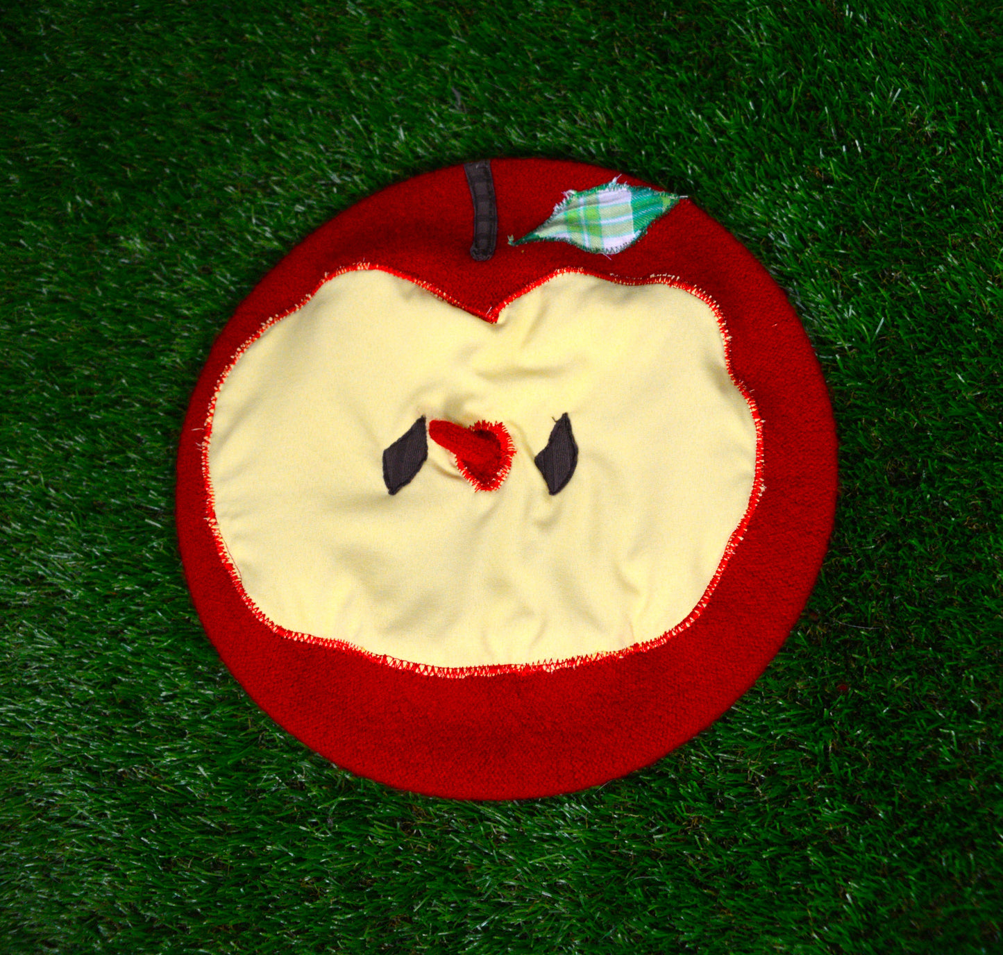 Apple Beret (one size)